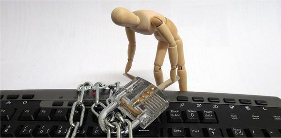cyber-threat-steal-info-min